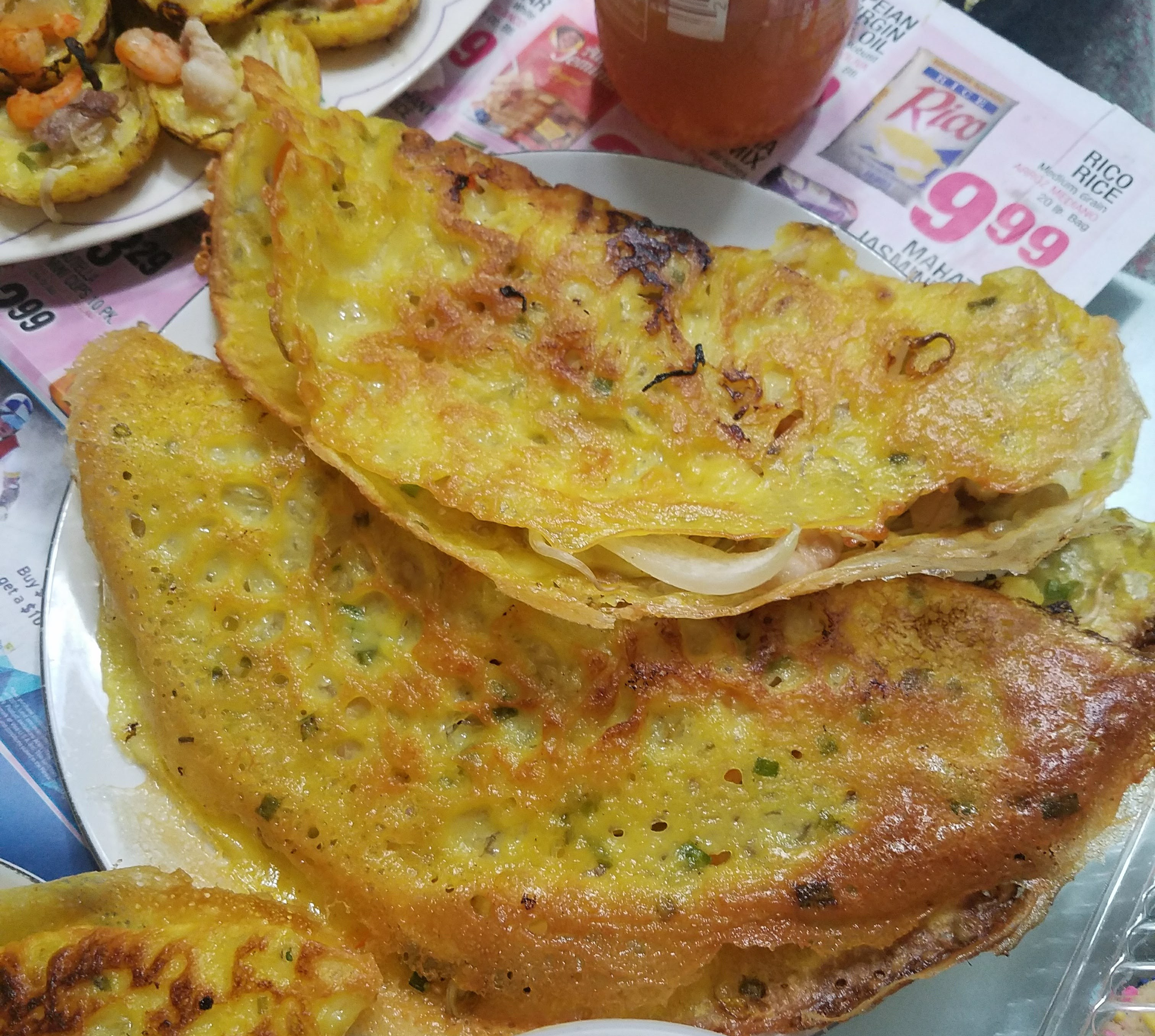 My grandma will always try to use banh seo to lure me home. It tends to work, most of the time. How can it not? It's crispy deliciousness.
