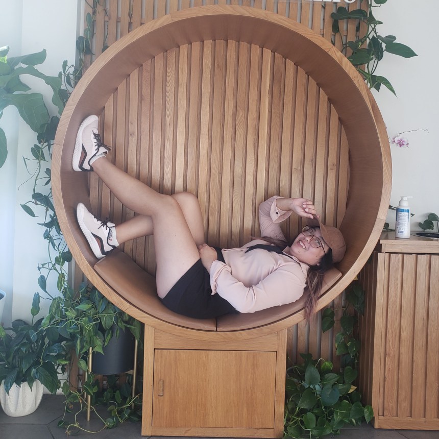 I've never said that I was a fashion-forward girl, but I can put together a cute and comfortable outfit from time to time. I was literally kickin' back around town.