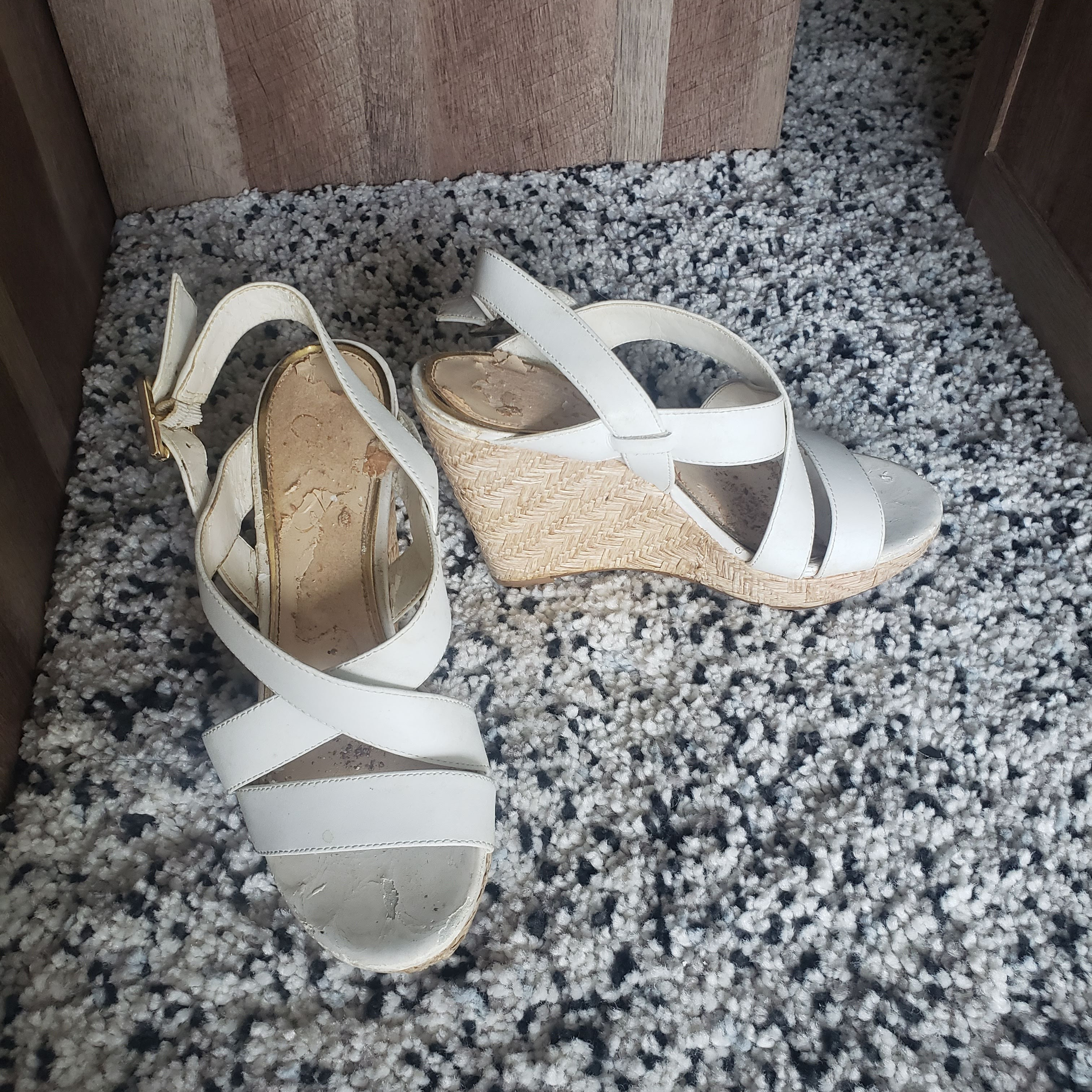 Look at how worn down they are! They were in a pretty decent condition when I found them, but it seems like they have boogied for the last time. How sad.