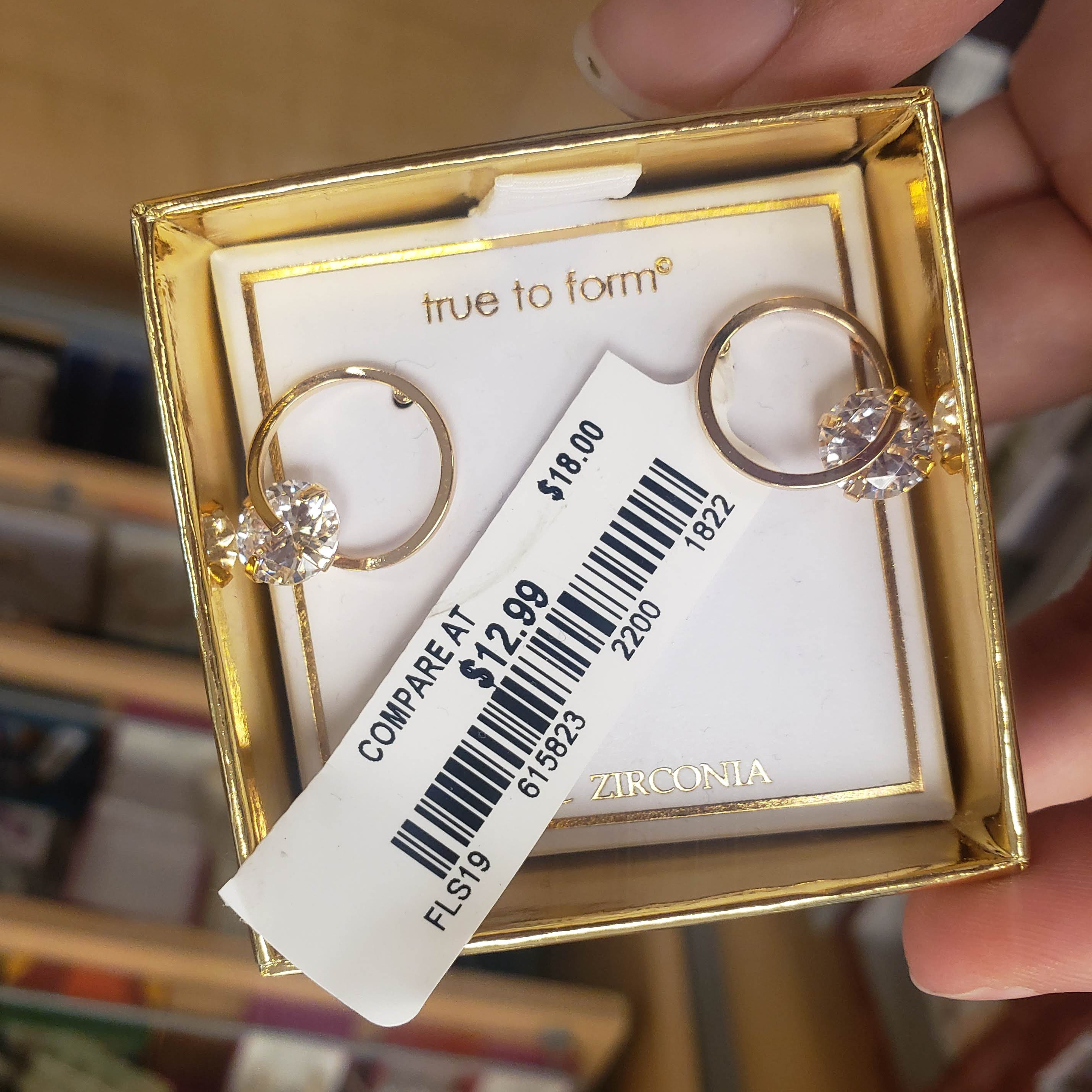 I wanted hoops, because they are very trendy. But for me, I don't know if very big ones suit my personality. So I started out with these small ones to see how I would like them on me.