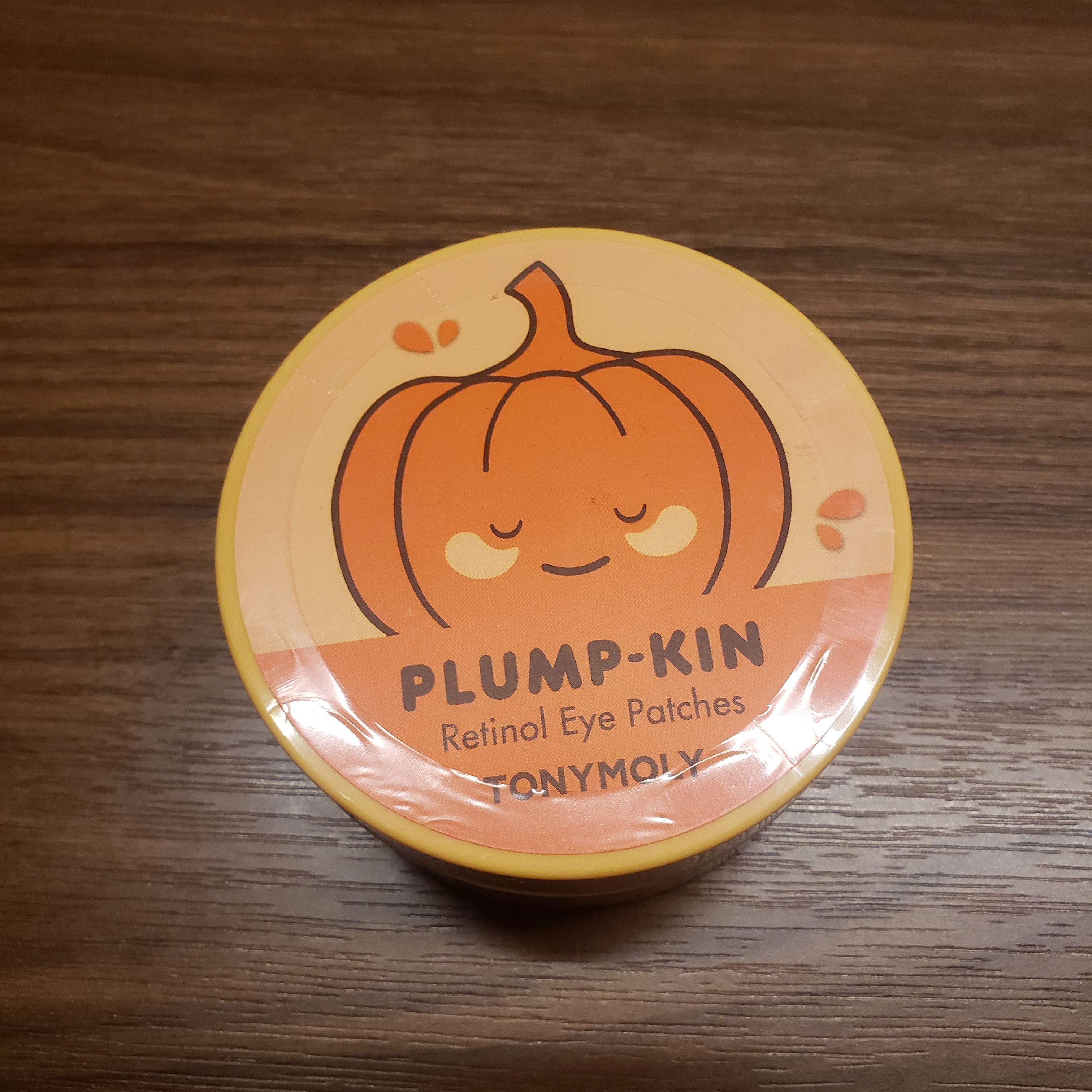 While everyone raves about pumpkin spice lattes this season, I am super excited about these Plump-kin Retinol Eye Patches that I got from TonyMoly.