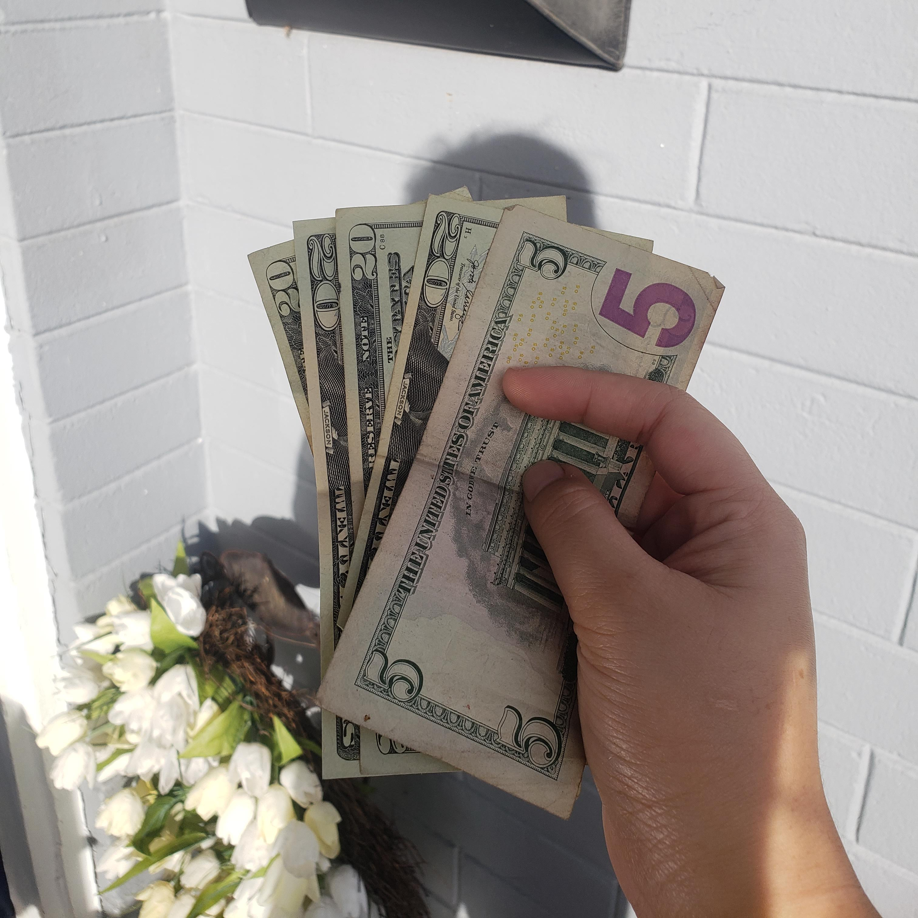 So this isn't a great picture, in part because I took this photo to purchase something from Facebook Market Place and not for the blog. Now it's having a second life here because images are useful for engagement (I'm being honest, and it works if you're reading this caption).